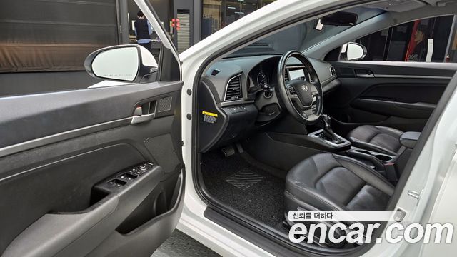 Hyundai AVANTE 2016 — photo 11