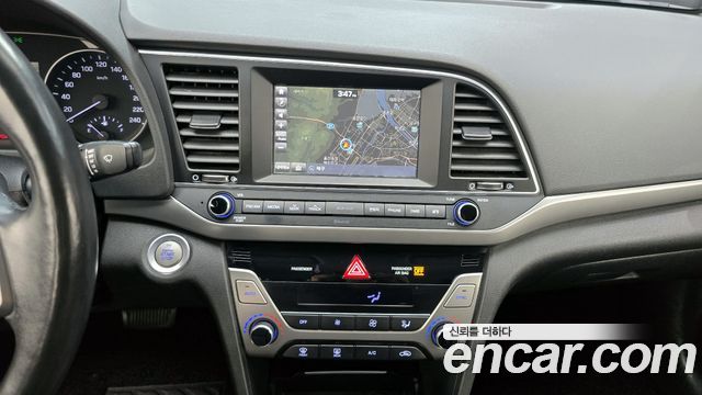 Hyundai AVANTE 2016 — photo 16