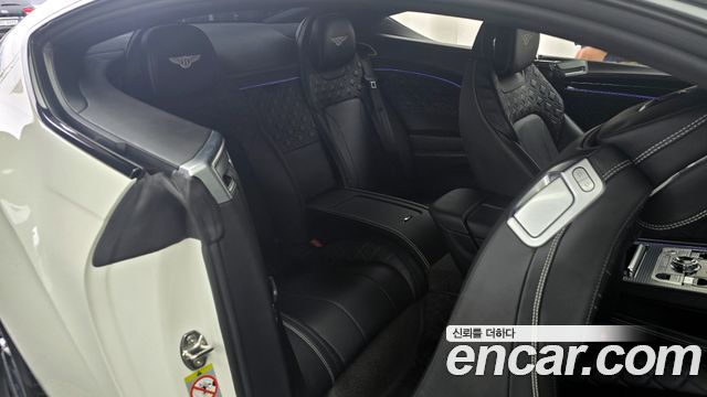 Bentley Continental 2019 — photo 12