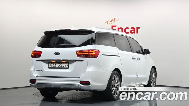 Kia Canival 2019 — photo 2