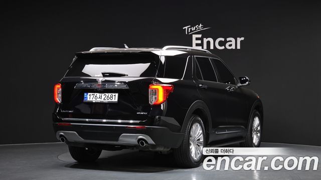 Ford Explorer 2022 — photo 2