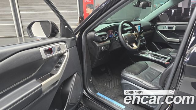 Ford Explorer 2022 — photo 11