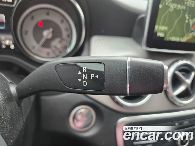 Mercedes-Benz GLA-Class 2016 — photo 9