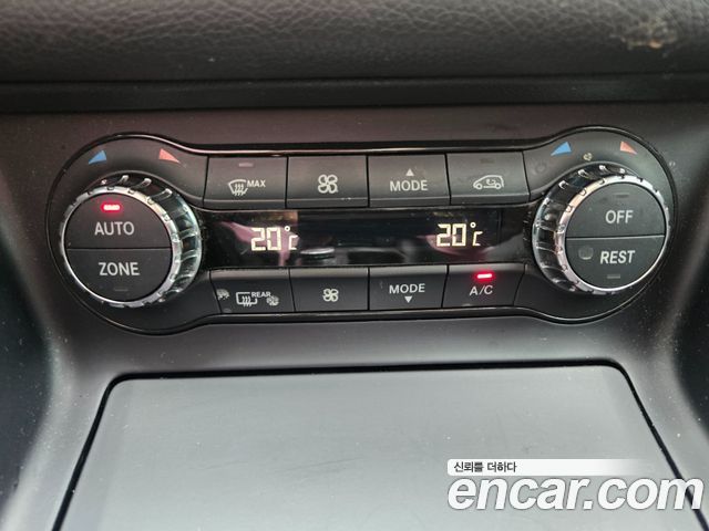 Mercedes-Benz GLA-Class 2016 — photo 15