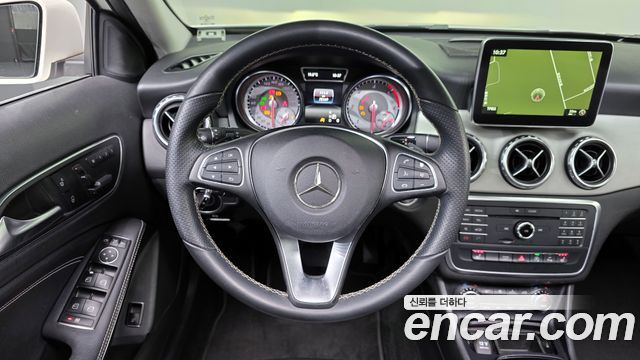 Mercedes-Benz GLA-Class 2016 — photo 16