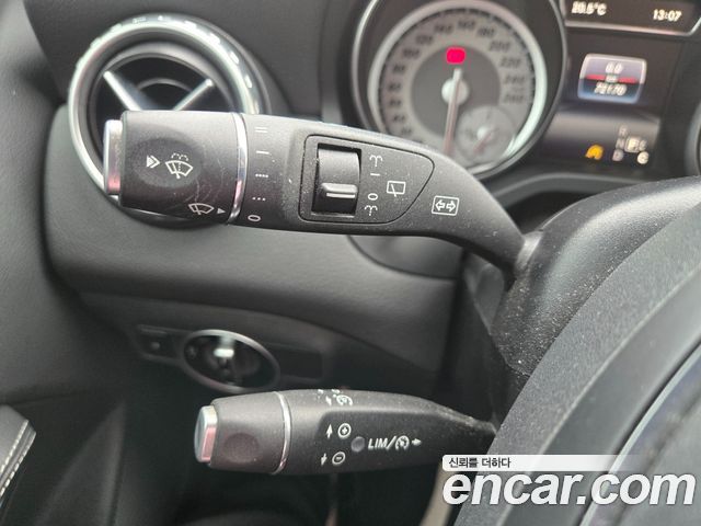 Mercedes-Benz GLA-Class 2016 — photo 17
