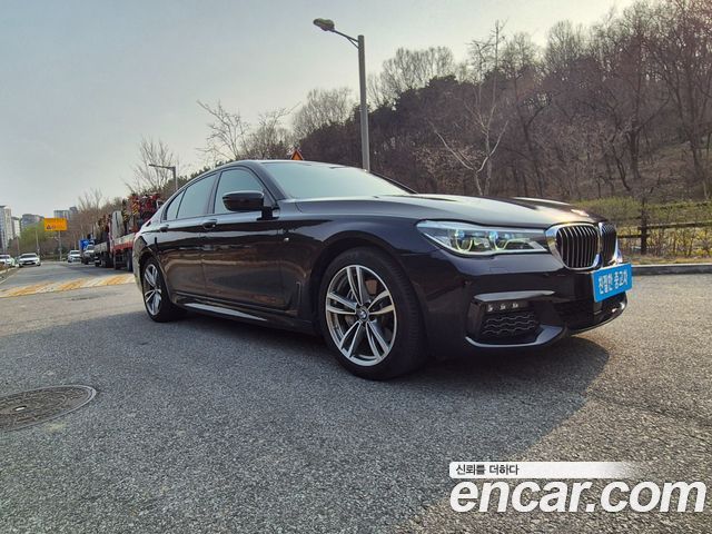 BMW 7-Series 2018 — photo 8