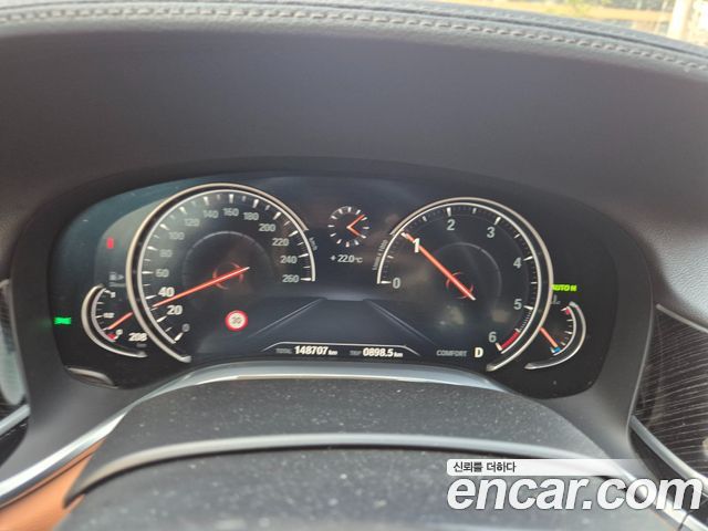 BMW 7-Series 2018 — photo 11