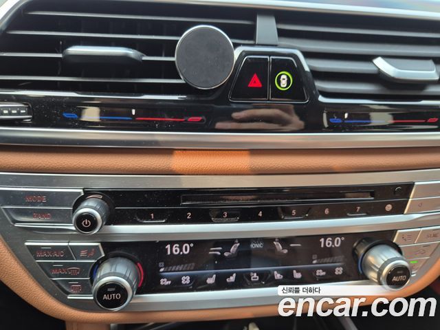 BMW 7-Series 2018 — photo 12