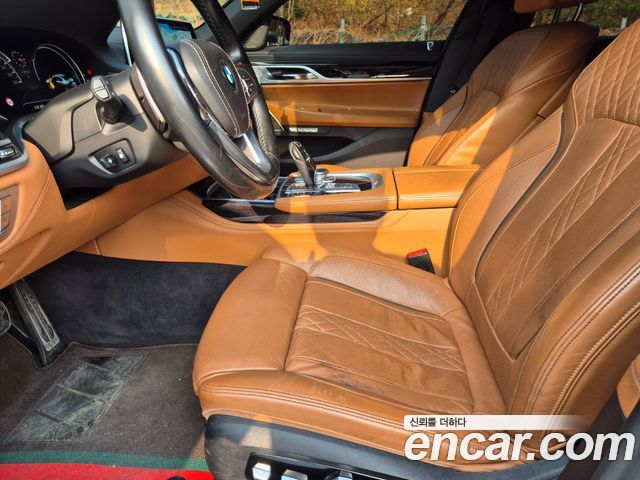 BMW 7-Series 2018 — photo 13