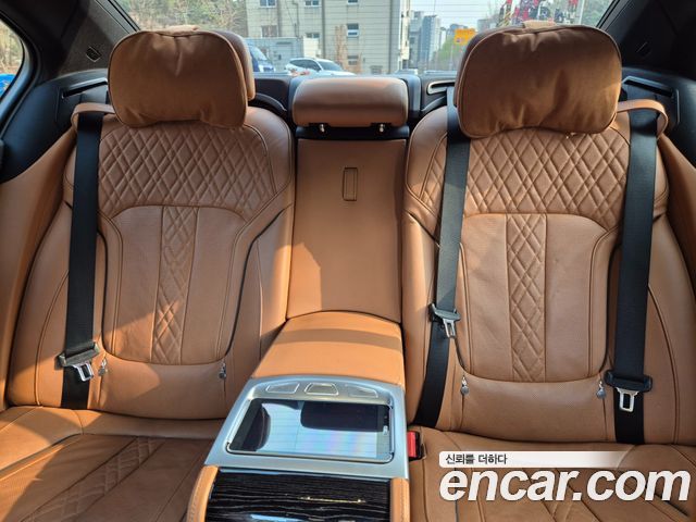 BMW 7-Series 2018 — photo 15