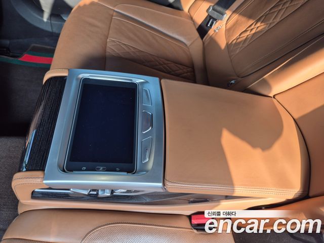 BMW 7-Series 2018 — photo 16