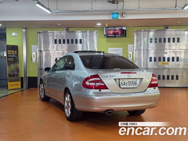 Mercedes-Benz CLK-Class 2002 — photo 2
