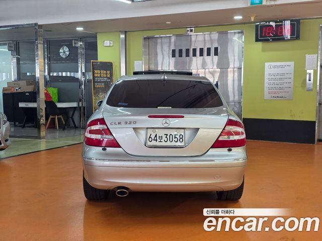 Mercedes-Benz CLK-Class 2002 — photo 4