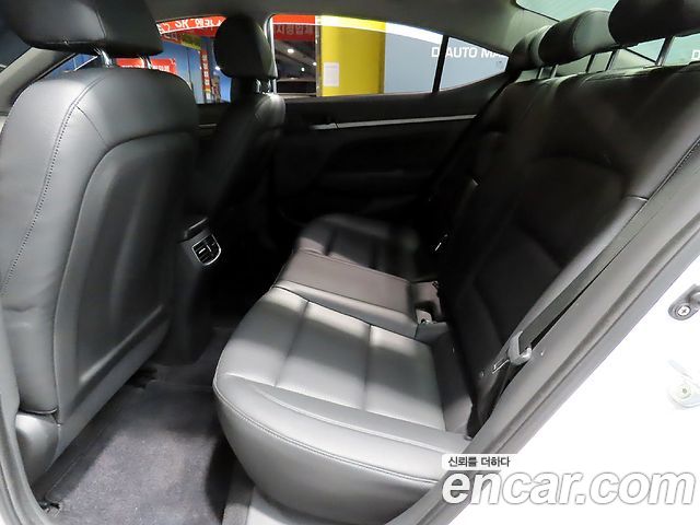 Hyundai AVANTE 2016 — photo 7