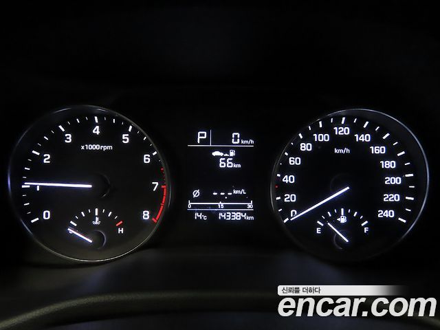 Hyundai AVANTE 2016 — photo 9