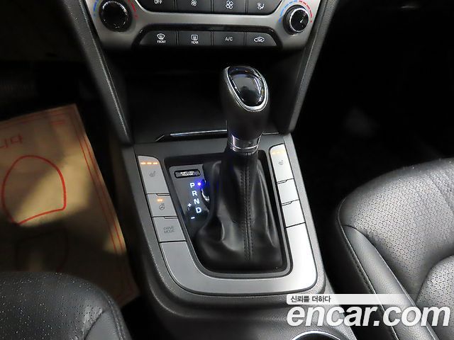 Hyundai AVANTE 2016 — photo 13