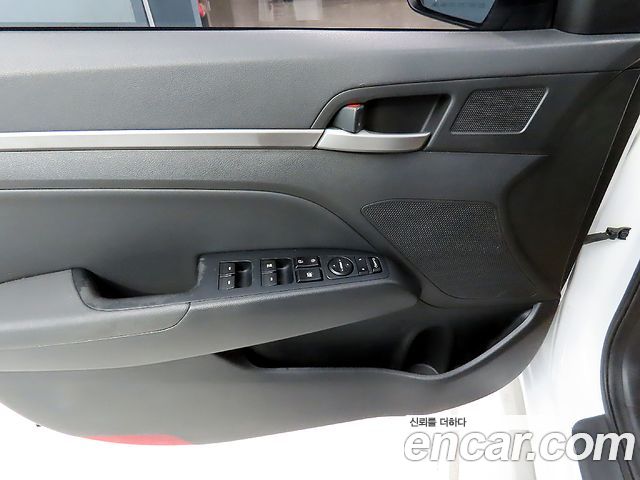 Hyundai AVANTE 2016 — photo 14