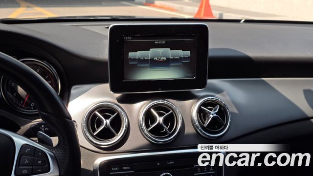 Mercedes-Benz CLA-Class 2018 — photo 15