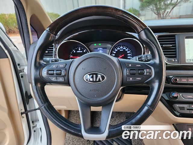 Kia Canival 2019 — photo 15