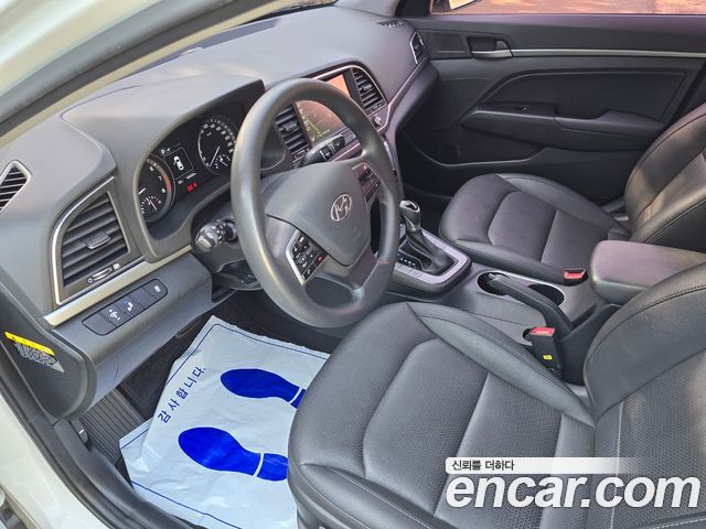 Hyundai AVANTE 2018 — photo 7