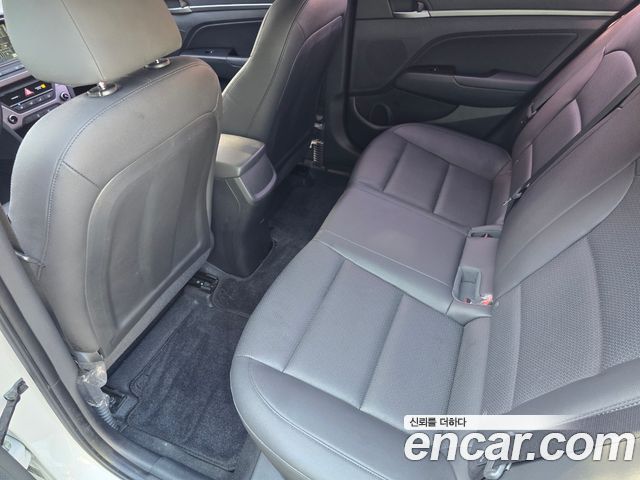 Hyundai AVANTE 2018 — photo 8