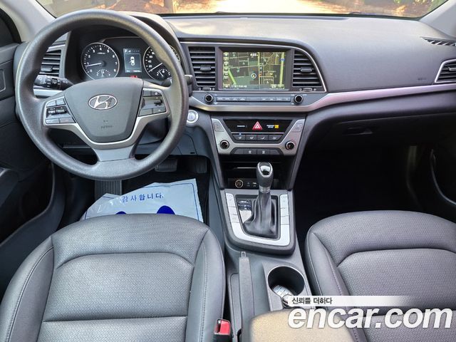 Hyundai AVANTE 2018 — photo 11
