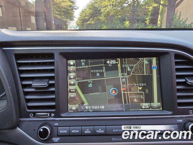 Hyundai AVANTE 2018 — photo 12