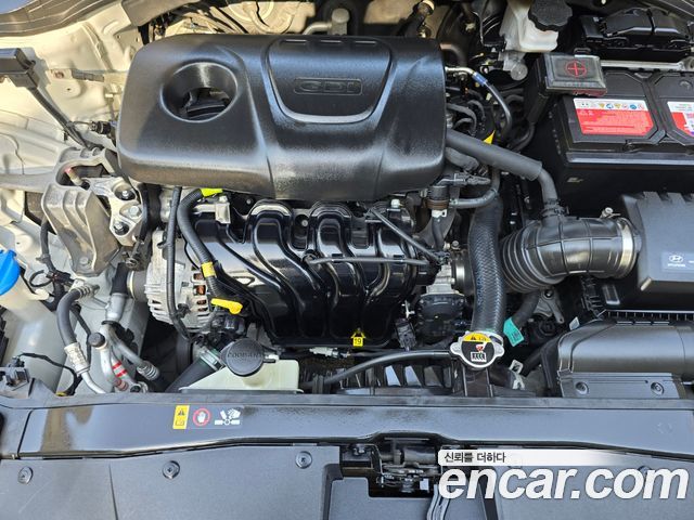 Hyundai AVANTE 2018 — photo 17