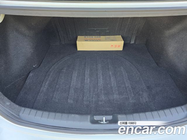 Hyundai AVANTE 2018 — photo 18
