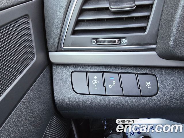 Hyundai AVANTE 2018 — photo 20