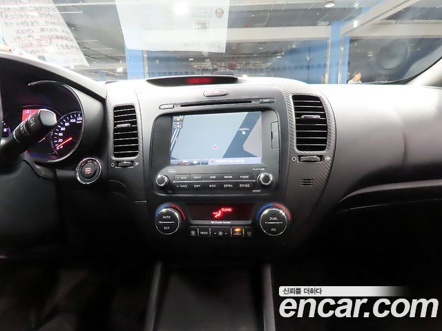 Kia K3 2013 — photo 12