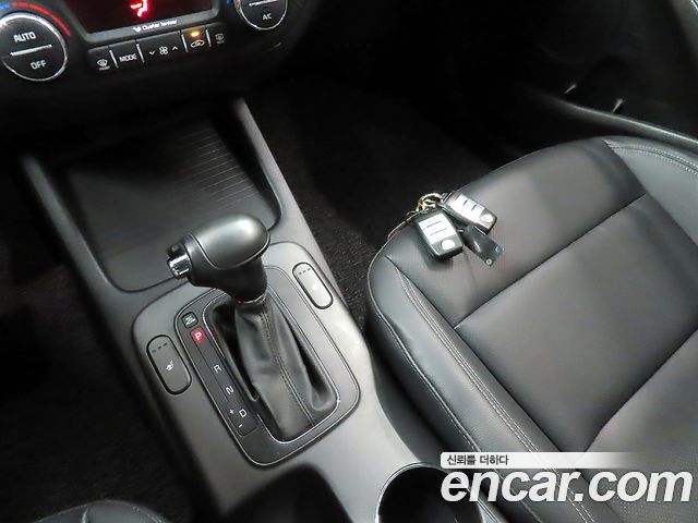 Kia K3 2013 — photo 13