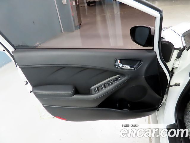 Kia K3 2013 — photo 14