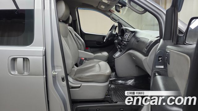 Hyundai Starex 2017 — photo 11