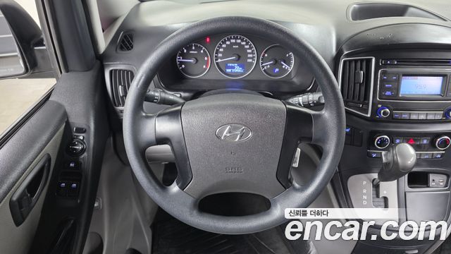 Hyundai Starex 2017 — photo 13