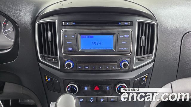 Hyundai Starex 2017 — photo 16
