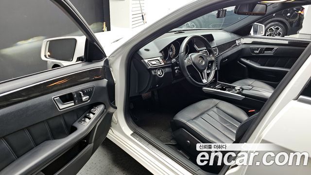 Mercedes-Benz E-Class 2014 — photo 10