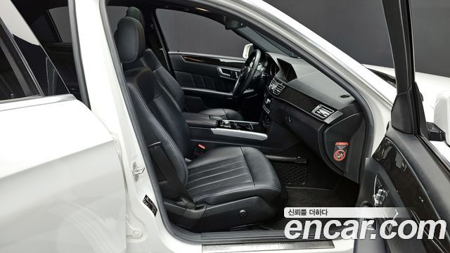 Mercedes-Benz E-Class 2014 — photo 11
