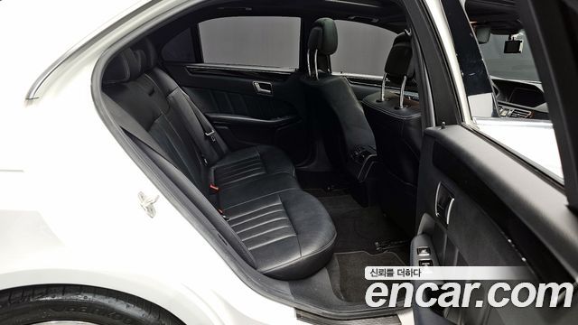 Mercedes-Benz E-Class 2014 — photo 12
