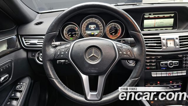Mercedes-Benz E-Class 2014 — photo 13