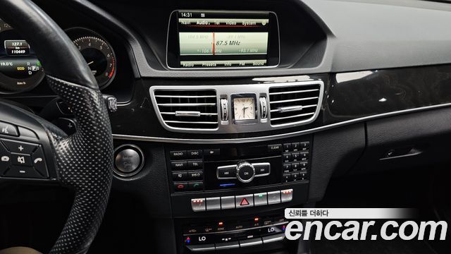 Mercedes-Benz E-Class 2014 — photo 14