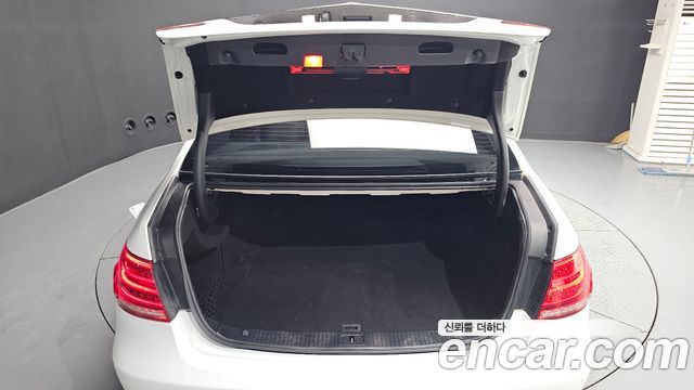 Mercedes-Benz E-Class 2014 — photo 20