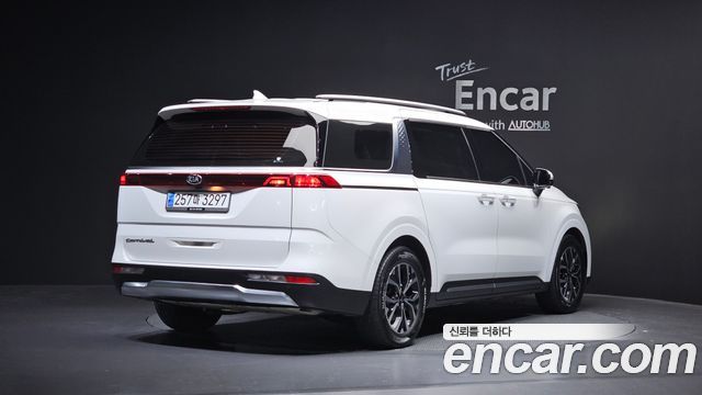 Kia Canival 2021 — photo 2