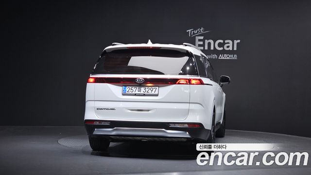 Kia Canival 2021 — photo 4