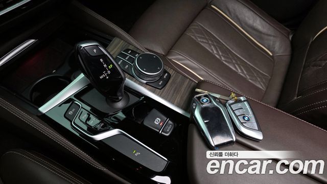 BMW 5-Series 2020 — photo 9