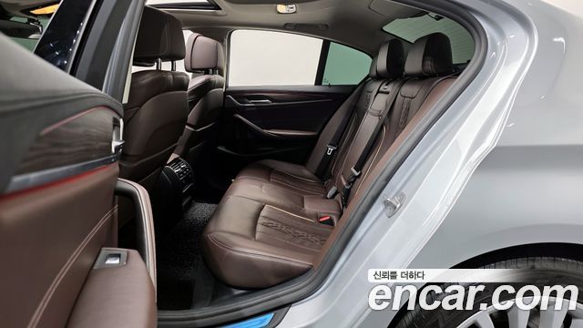 BMW 5-Series 2020 — photo 12