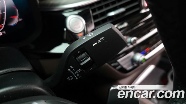 BMW 5-Series 2020 — photo 17
