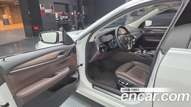 BMW Gran Turismo 2023 — photo 11