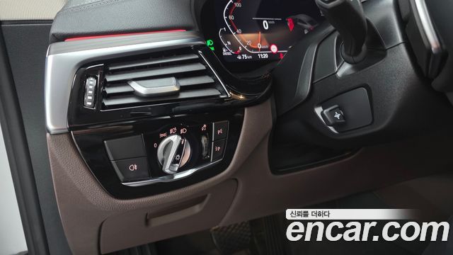 BMW Gran Turismo 2023 — photo 18